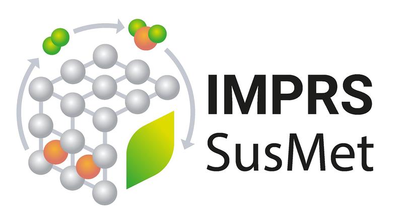 Logo der neuen Doktorandenschule SusMet. Die zukünftigen Nachwuchswissenschaftlerinnen und -wissenschaftler werden sich mit Themen rund um nachhaltige Metallurgie beschäftigen.