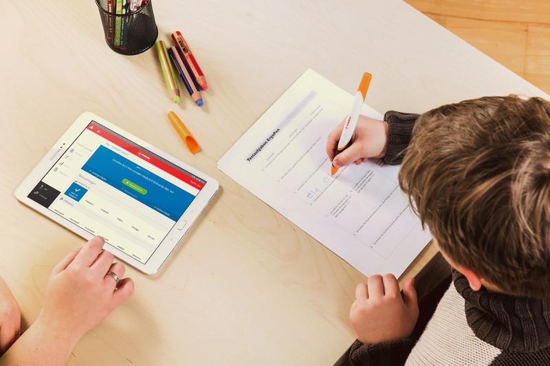 Der digitale Stift verbindet Handschrift mit digitalen Medien und soll das Schreibenlernen erleichtern. (Foto: STABILO International GmbH)