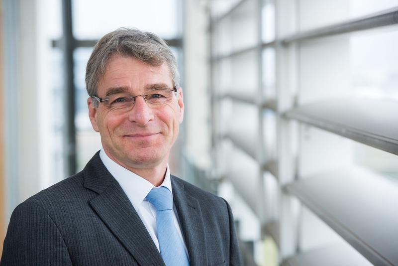 Prof. Dr. Dr. Oliver Ambacher tritt als Institutsleiter des Fraunhofer IAF nach 14 erfolgreichen Jahren zurück, in denen das Forschungsinstitut zu einem Hidden Champion der III/V-Halbleiter- und Diamant-Forschung gewachsen ist.