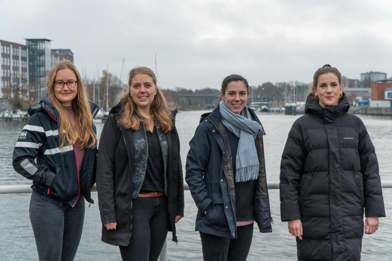 Diese Absolventinnen der FH Kiel erhalten aktuell Promotionsstipendien: Helen Alina Pabst (Fachbereich Maschinenwesen), Miriam Maibaum (Fachbereich Wirtschaft), Lea Schulz (Fachbereich Medien) und Louise Steinebach (Institut für Bauwesen) (v.l.n.r.). 