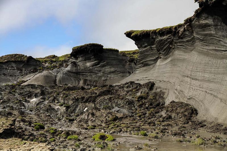 Erodierende Steilküste auf der arktischen Permafrost-Insel Herschel Island, Yukon Kanada.