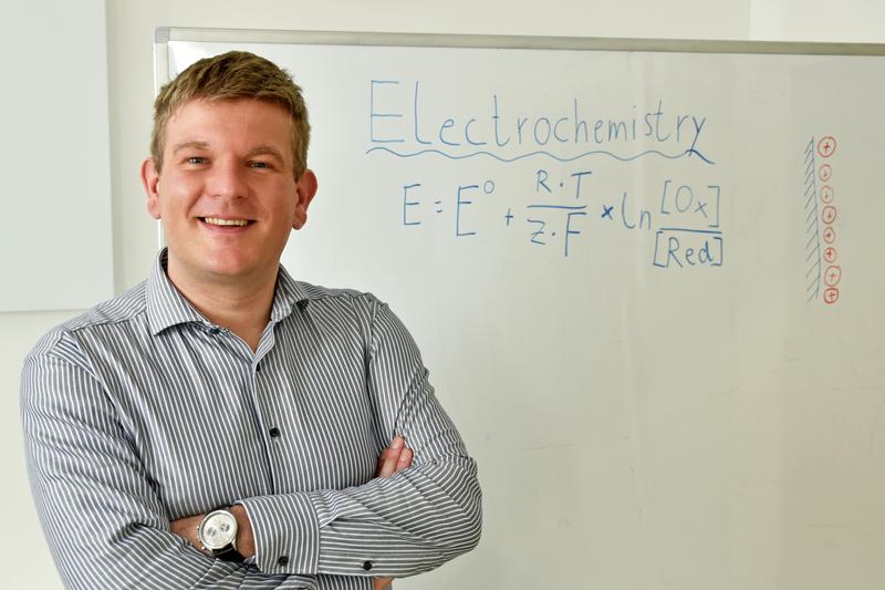 Chemist Prof. Martin Oschatz from the University of Jena receives an ERC Starting Grant.