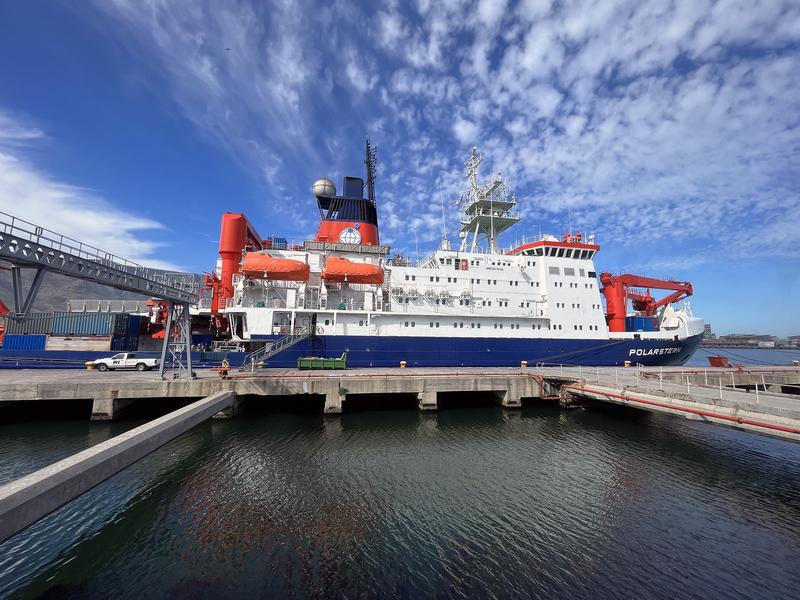 RV Polarstern in Cape Town