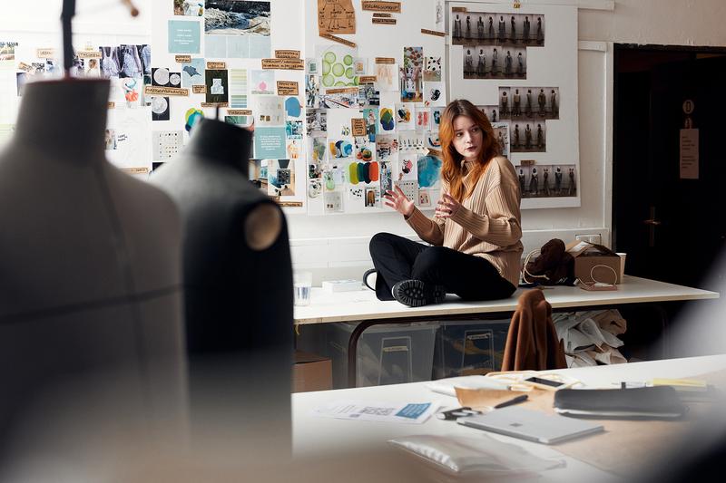 Anne-Marie Sust studierte Mode am Fachbereich Gestaltung der FH Bielefeld. 