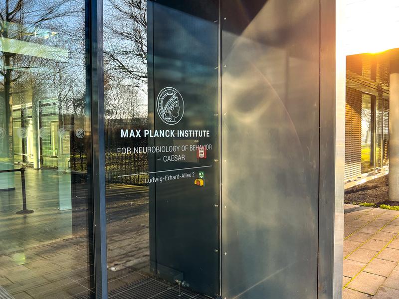 Eingang neues MPINB in Bonn
