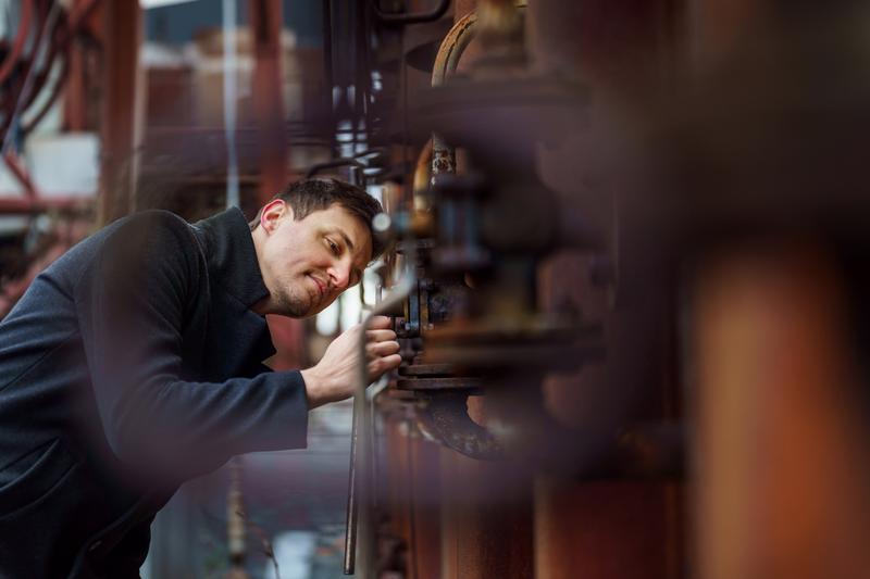 Die Studierenden können das Wissen, das sie sich in Seminaren erarbeiten, im Praxiskurs auf dem UNESCO-Weltkulturerbe Zollverein unmittelbar anwenden.