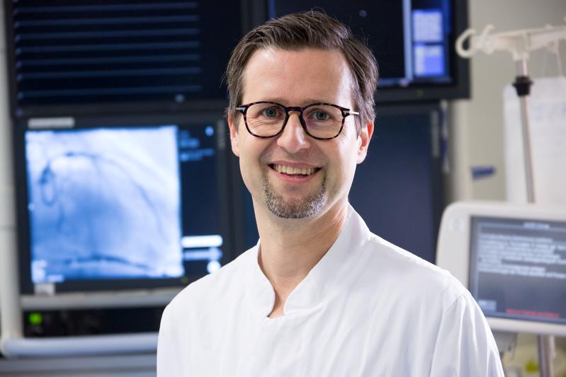 Prof. Dr. Samuel Sossalla im Herzkatheterlabor.