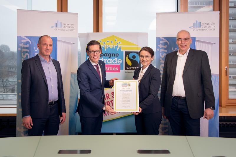 Präsident Prof. Dr. Frank E.P. Dievernich (2.v.l.) ; Prof. Dr. Martina Klärle, Vizepräsidentin für Forschung, Weiterbildung und Transfer (2.v.r.) ; Prof. Dr. René Thiele, Vizepräsident für Studium und Lehre (l.) sowie Kanzler Dr. Bert Albers (r.)