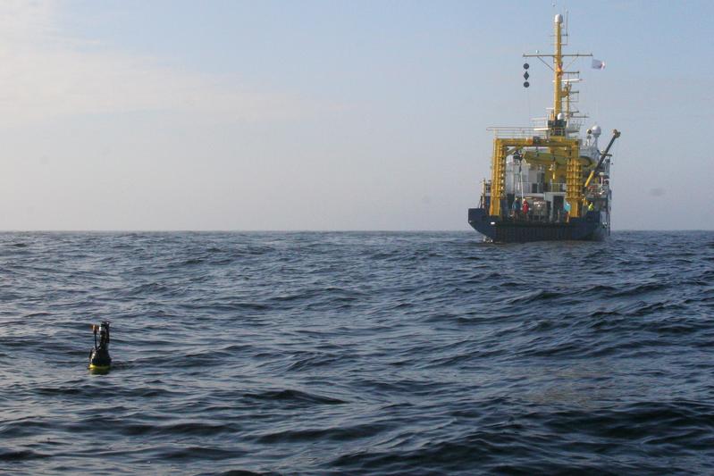 Argo Floats können ganzjährig und mit einer sehr großen räumlichen und zeitlichen Abdeckung sowie hoher Zuverlässigkeit Daten im Meer erfassen, wie es von keinem Forschungsschiff aus möglich ist.