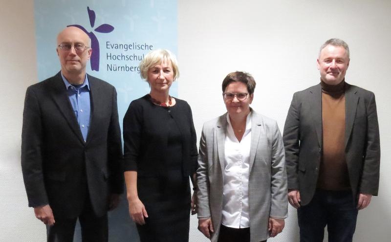 Bildunterschrift: (v.l.n.r.)  Das neue Präsidium der EVHN ab 1.Oktober 2022: Kurt Füglein, Kanzler, Prof. Dr. Helene Ignatzi, Vizepräsidentin, Prof. Dr. Brigitte Bürkle, zukünftige Vizepräsidentin, Prof. Dr. Thomas Popp, zukünftiger Präsident