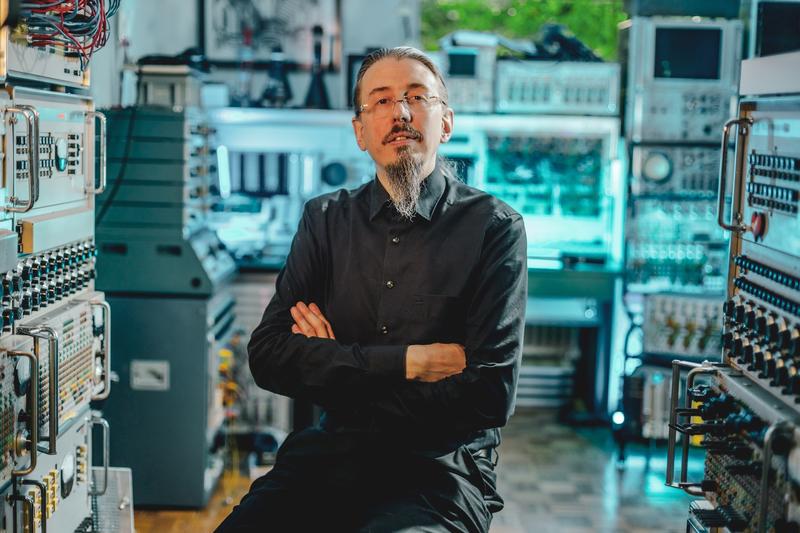FOM Professor Dr. Bernd Ulmann forscht zu Analogrechnern.