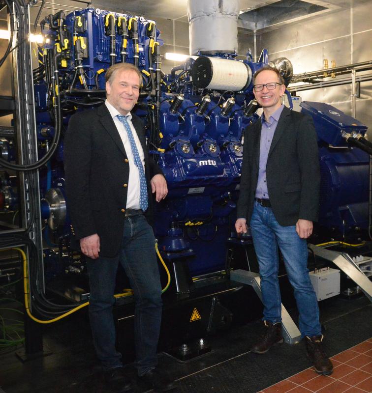 Forscher-Duo: Prof. Dr. Michael Thiemke (li.) und Prof. Dr. Clemens Jauch Wissenschaftler forschen im GrinSH-Teilvorhaben an „Innovativen Beiträgen zur nachhaltigen Energienutzung in Schleswig-Holstein“. Herzstück ist der Gasmotor. 