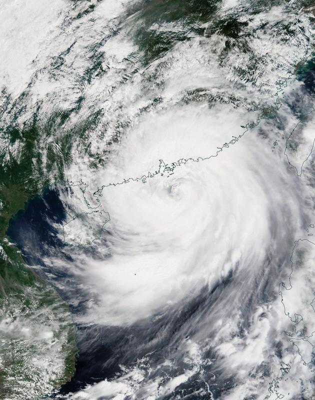 Der Taifun Mangkhut trifft am 16. September 2018 über China auf Land.