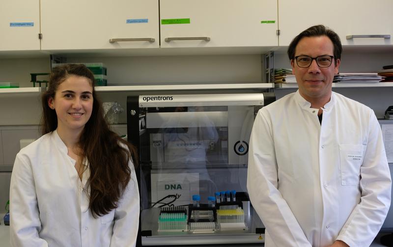 Ann-Sophie Giel und Professor Dr. Johannes Schumacher aus der Humangenetik der Philipps-Universität Marburg erforschten die genetische Grundlage für eine Fehlbildung des Verdauungstrakts.