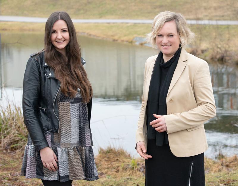 v.l. Hannah Flach und PD Dr. Susanne Kühl 