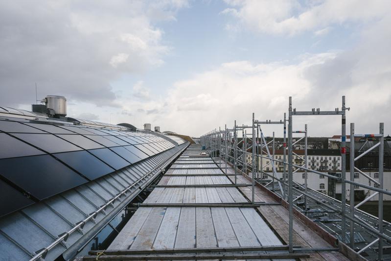 Solaranlagen auf öffentlichen Gebäuden wie hier an der HTW Berlin zahlen gleich auf mehrere der 17 Nachhaltigkeitsziele der Vereinten Nationen ein.