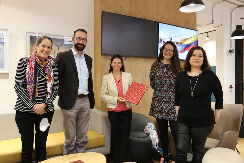 In Bogotá v.l.n.r. Luisa Godoy, Vice President for International Affairs, Dr. Sergio Pulgarín Molina, Vice President and Provost at Universidad del Rosario, Prof. Dr. Solveig Richter, Universität Leipzig, Prof. Laura Camila Barrios, Prof. Carolina Galindo