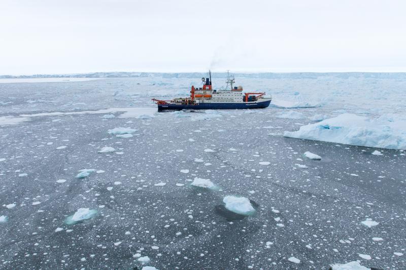 RV Polarstern in the Amundsen Sea