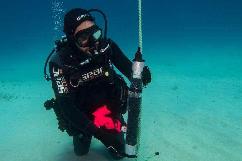 Empfangsstationen unter Wasser detektieren die Fischbewegungen. Das Bild stammt von einer Forschungskooperation mit dem IMEDA Institut in Mallorca.