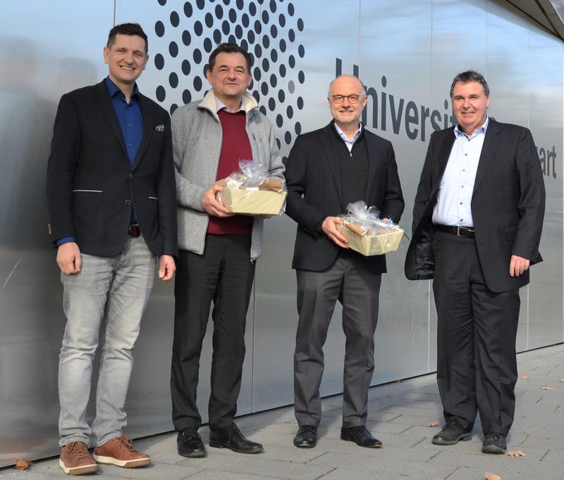 Wurden aus dem Aufsichtsrat der TLB verabschiedet: Prof. Dr. Thomas Graf und Prof. Dr. Winfried Lieber (2. und 3. von links).  Links der Aufsichtsratsvorsitzende, Prof. Dr. Alexander Brem, rechts der Geschäftsführer der TLB GmbH, Dr.-Ing. Hubert Siller