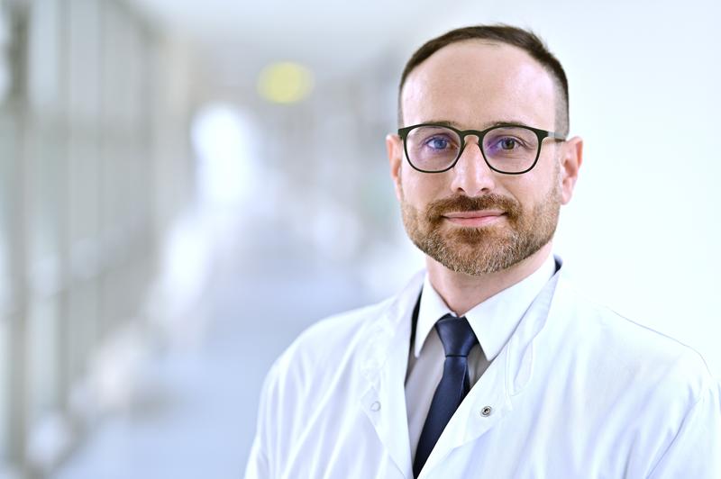 Der Herzchirurg Dr. Hristo Kirov vom Universitätsklinikum Jena erhält den Dr. Rusche-Forschungsprojekt-Preis. 