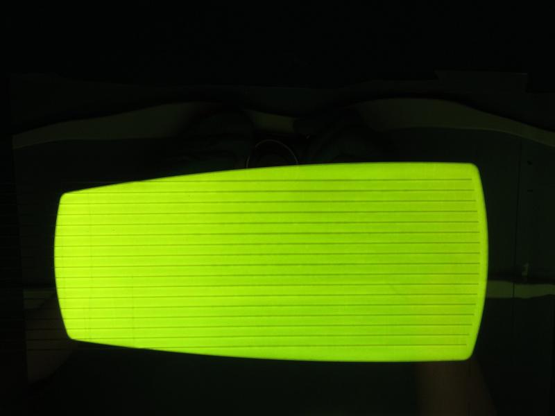 Leuchtende OLED mit einer Leuchtfläche von 206 mm Länge und 70 mm bzw. 95 mm Breite
