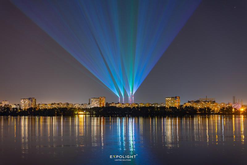 Die preisgekrönte „Postindustrial light-art installation Dnipro Light Flowers “ von Lichtdesigner Nikolay Kabluka und seinem Team. 