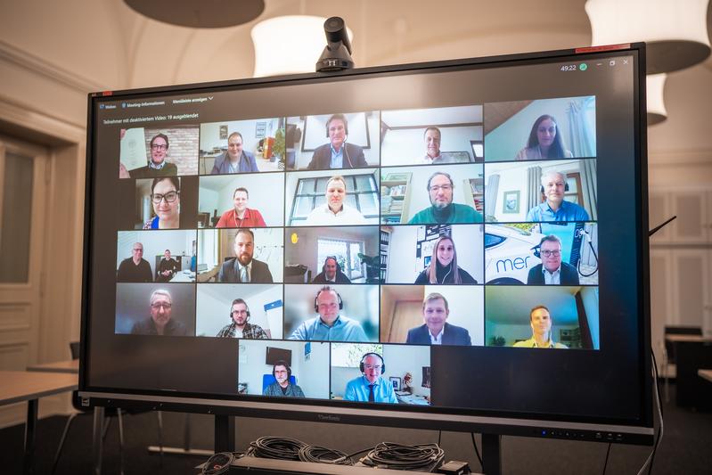 At a digital event in December, the then Federal Minister of Transport Andreas Scheuer (top left) discussed the possibility of making funds available for the project.