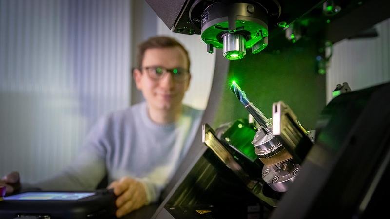 Die neue Koordinatenmess-Maschine hilft den Forscherinnen und Forschern an der Professur Mikrofertigungstechnik, neue Anwendungen bei spanenden Verfahren zu entwickeln. 