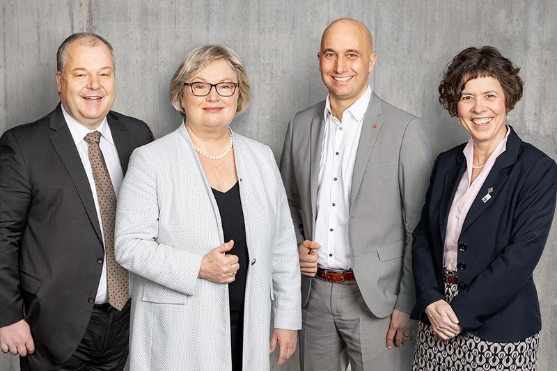 Vizepräsidentin Prof. Dr. Christiane Jost, Kanzler Dr. Martin Lommel, Präsidentin Prof. Dr. Eva Waller, Vizepräsident Prof. Dr. Andreas Brensing (v.r.). 