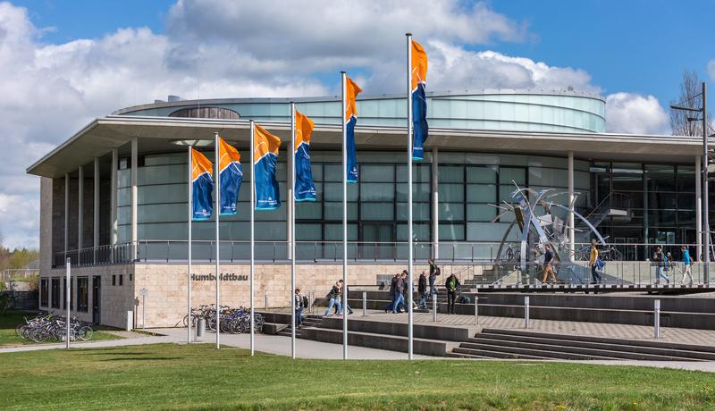 Das Hörsaalgebäude „Humboldtbau“ auf dem Campus der TU Ilmenau.