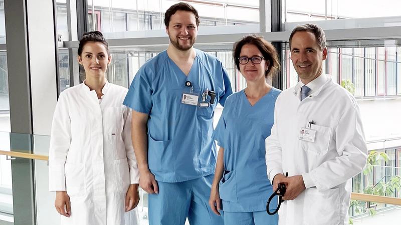 Das Forschungsteam: Doktorandin Zoe Kefalianakis, Oberarzt Dr. Jochen Dutzmann, Study Nurse Kathrin Ludwig und Klinikdirektor Prof. Dr. Daniel Sedding (v. l. n. r.).