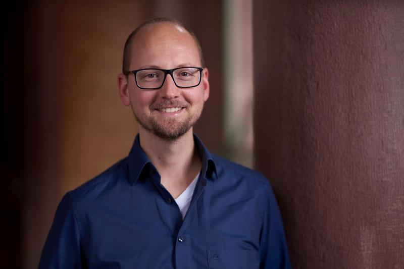 Pascal Friederich erhält einen Heinz Maier-Leibnitz-Preis, die wichtigste Auszeichnung für den wissenschaftlichen Nachwuchs in Deutschland. (Foto: Amadeus Bramsiepe, KIT)  