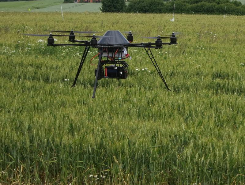 Optische Erkennung von Unkräutern mit Hexakopter-Kamera. 