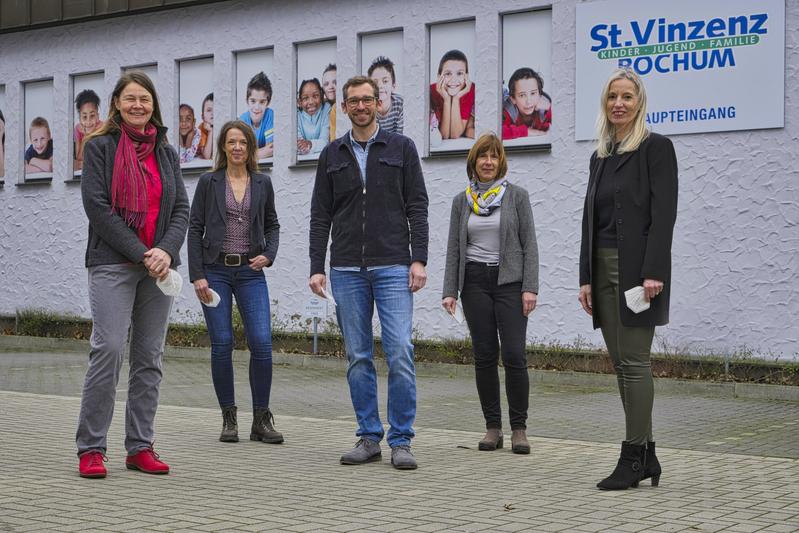 Das KidsDem-Team (von links): Barbara Crombach, Alzheimer Gesellschaft Bochum, Dr. Ute Brüne-Cohrs, LWL-Universitätsklinikum Bochum, Jan Hildebrand, St. Vinzenz e.V., Jutta Meder, Alzheimer-Gesellschaft Bochum, und Petra Funke, St. Vinzenz e.V.