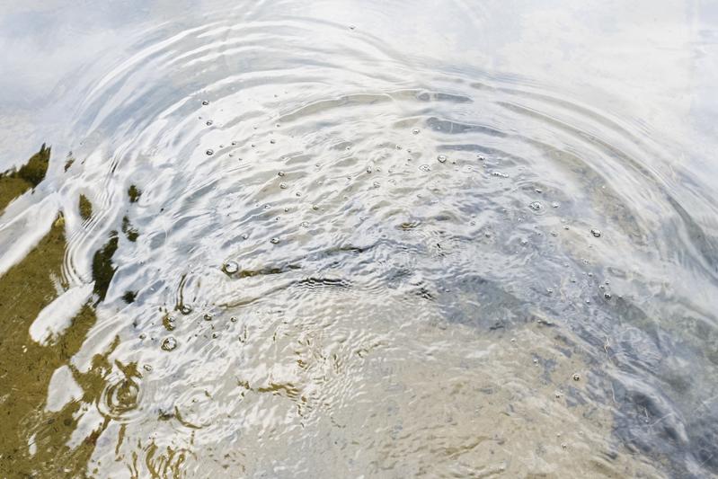 Forschende des KIT untersuchen die zukünftige Entwicklung des Grundwasserspiegels. Prognosen zeigen: Deutschland drohen in den nächsten Jahrzehnten sinkende Grundwasserstände. (Foto: Markus Breig, KIT)