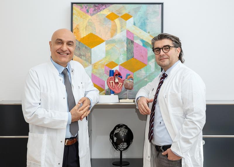 Die Professoren Hüseyin Ince und Alper Öner (v.l.) leiten das Herzzentrum der Universitätsmedizin Rostock
