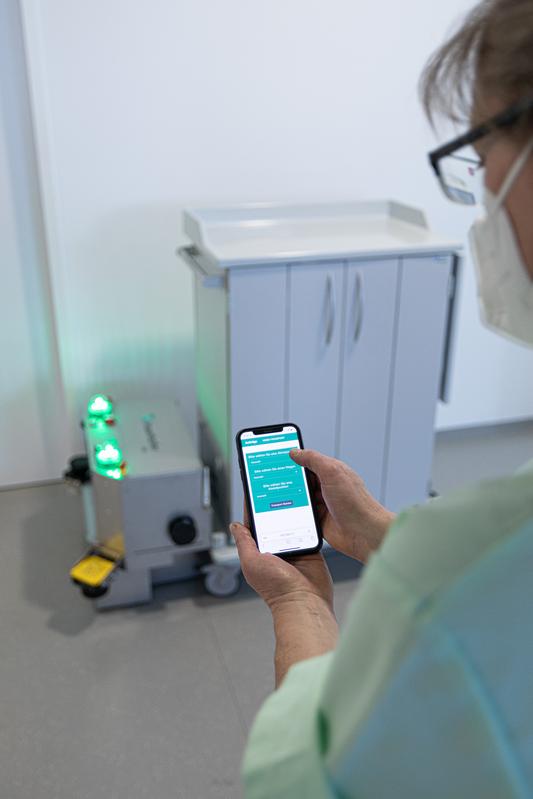 Using their smartphones, the care team can for example order the transportation robot to their desired place of operation.