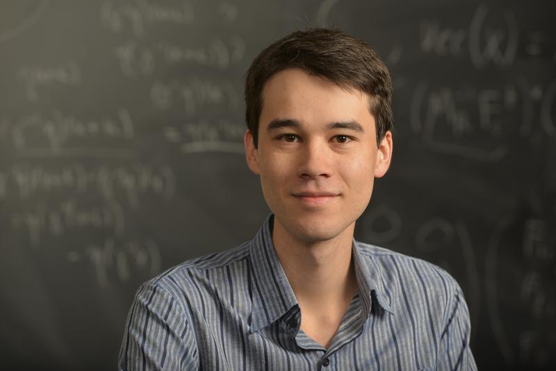 Professor Matthew Kwan. Der Mathematiker, der erst seit 2021 am ISTA forscht, erregt bereits jetzt Aufsehen mit dem Beweis der Erdős-Vermutung in Zusammenarbeit mit Kollegen aus Harvard und dem MIT.