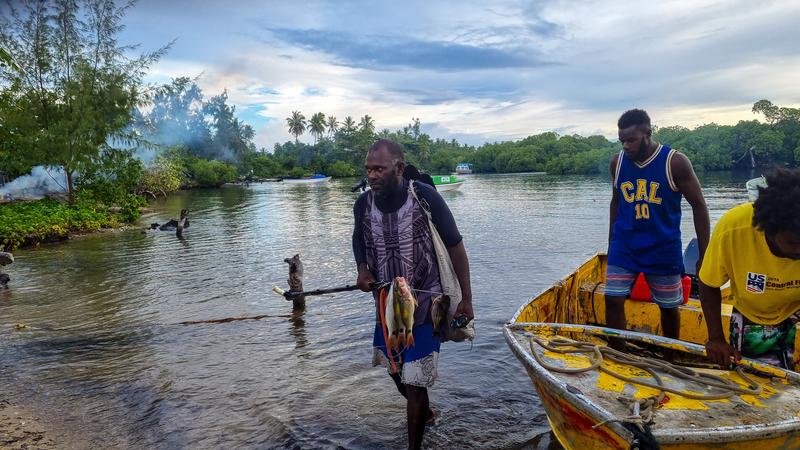 Spearfishers returning home on Maskelyne Island 