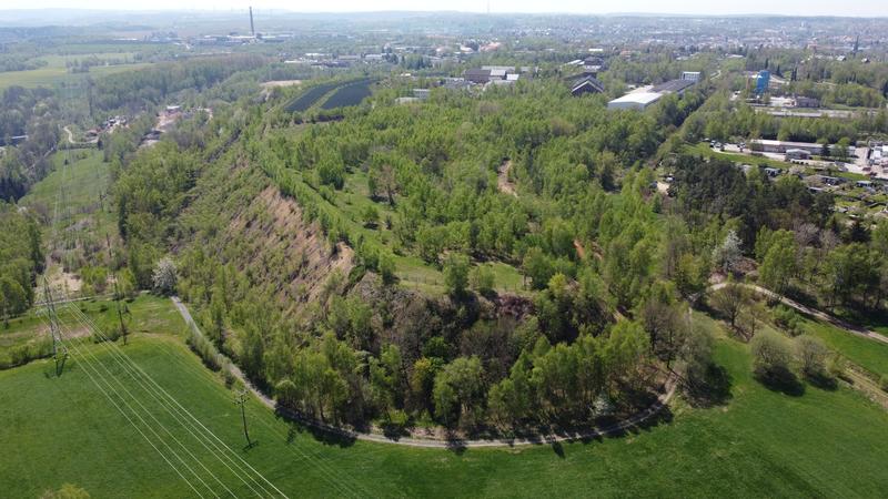 Im Projekt „ReMiningPlus“ werden innovative Biolaugungsverfahren am Beispiel der sulfidischen Spülhalde am Standort Davidschacht in Freiberg erprobt.