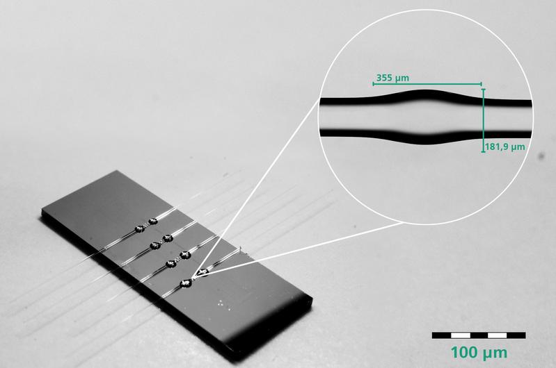 Photonischer Chip mit vier Mikroflaschenresonatoren l © Fraunhofer IZM 