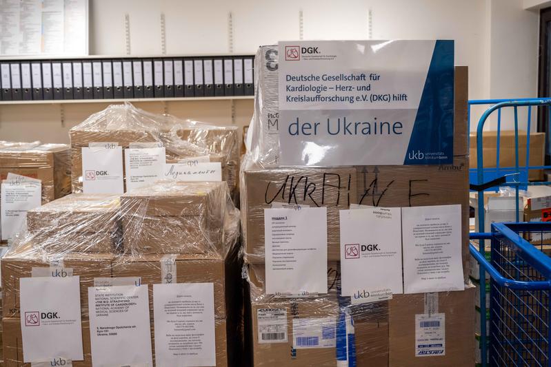 Von der Deutschen Gesellschaft für Kardiologie bereitgestellte Medikamente werden nach Kiew geliefert.