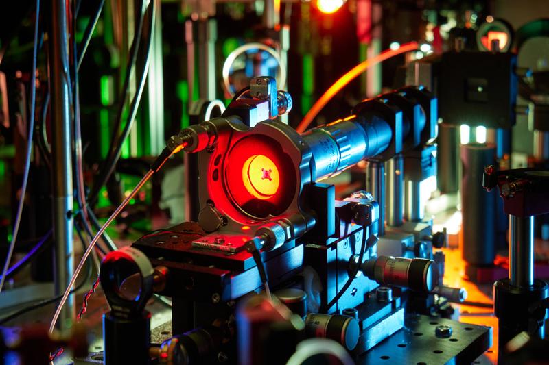 The centerpiece of the experiment: the optical microresonator realizes the ‘photon box’. 