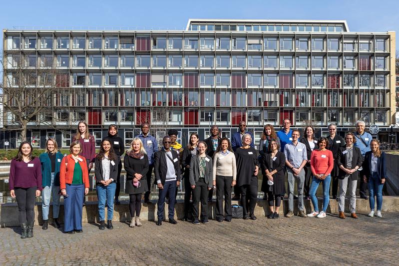 Gruppenbild der Konferenzgäste von sieben Partneruniversitäten im Rahmen der Internationalisierung der Lehrkräftebildung in Hamburg.