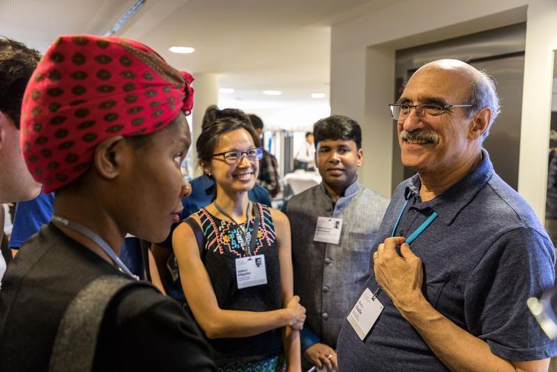 Young scientists with Nobel Laureate Martin Chalfie in Lindau