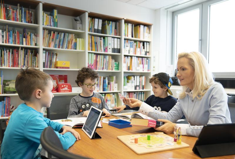 Professorin Julia Knopf von der Universität des Saarlandes will Schulkinder zum Lesen motivieren. Die Didaktikerin ist Spezialistin für digitale Lehr- und Lernangebote.