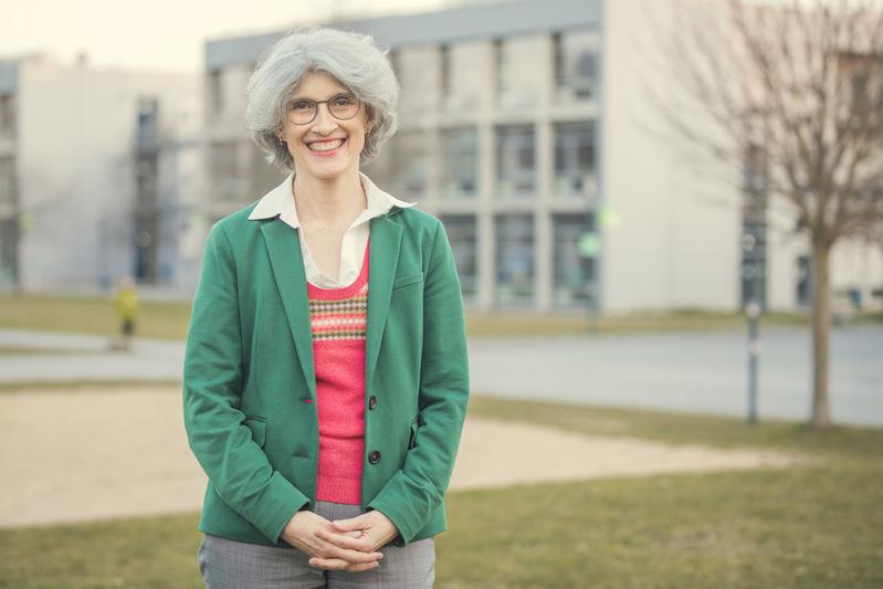 Prof. Dr. Manuela Schwartz nach der Wahl auf dem Campus in Magdeburg