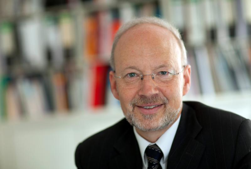 Univ.-Prof. Dr. med. Dr. theol. Gereon Heuft entwickelte Anfang der 90er-Jahre im Rahmen einer Studie der Deutschen Forschungsgemeinschaft das Konzept der Trauma-Reaktivierung und forscht seitdem an der Verarbeitung von Kriegs- und Gewalterfahrungen. 