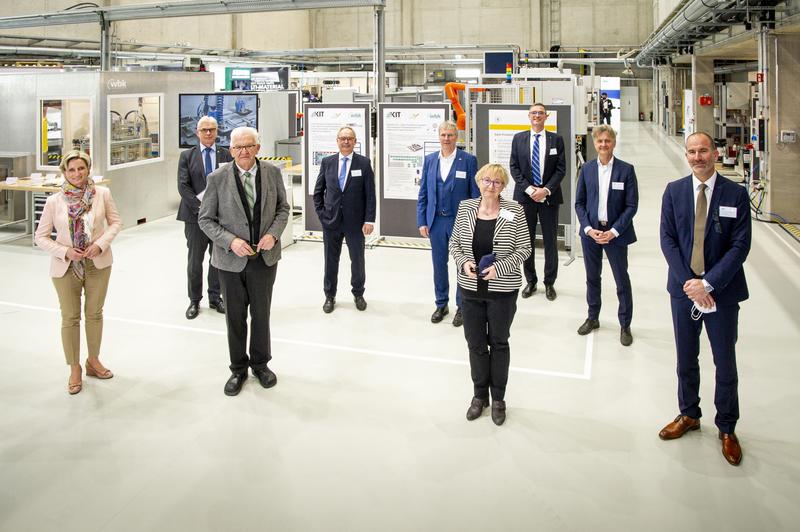 Feierliche Eröffnung der Karlsruher Forschungsfabrik mit Ministerpräsident Winfried Kretschmann, Ministerin Dr. Nicole Hoffmeister-Kraut und Ministerin Theresia Bauer. (ausführliche Bildunterschrift am Textende; Foto: Markus Breig, KIT) 